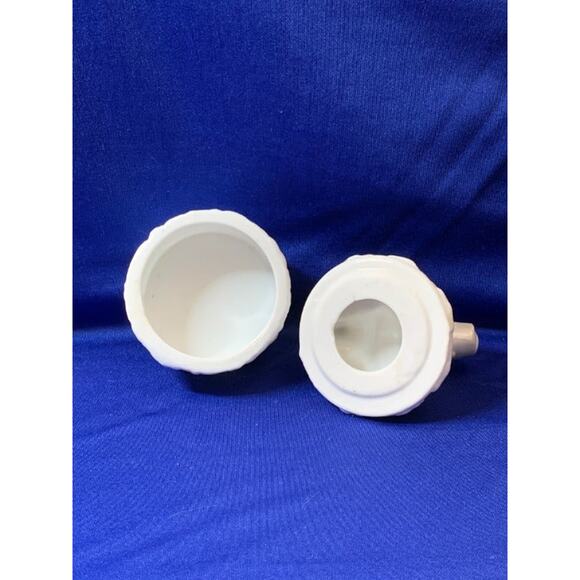 Round Porcelain Trinket Box with Snowman On Lid - Picture 7 of 7